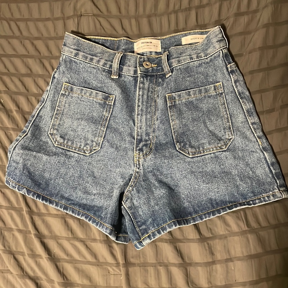 Dark blue Cotton:On High A Line shorts!